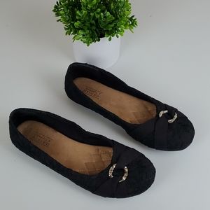 Simpley styled flat black fabric shoes